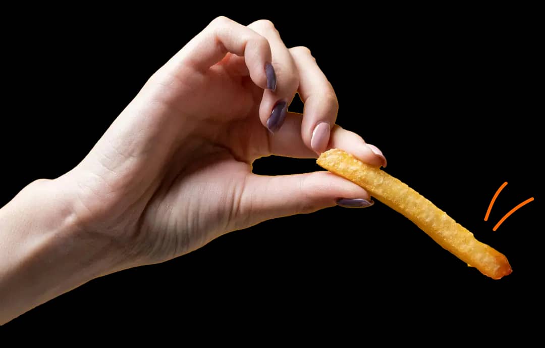 frite de restaurant dans une main image